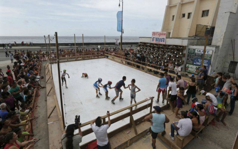 Pista Hielo en el Malecon de La Habana, Duke Riley, 2015, ©Bienalhabana.cult
